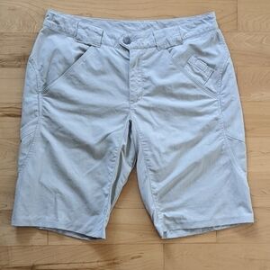 COLUMBIA Omni Dry beige hiking outdoor shorts beige size 8 A7